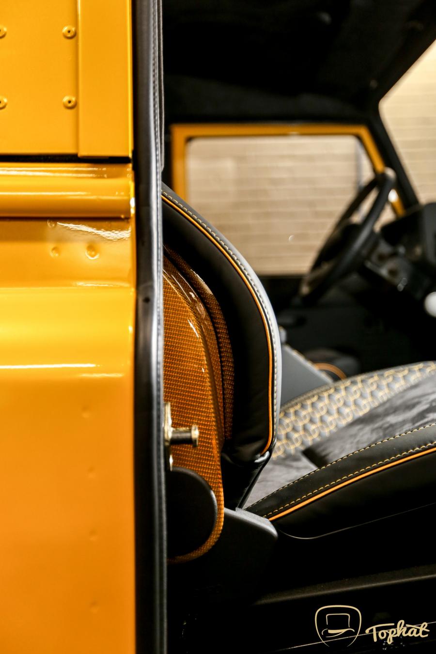 Детали интерьера Land Rover Defender 90 by TopHat Classics 2017 года  (фото 36 из 68)